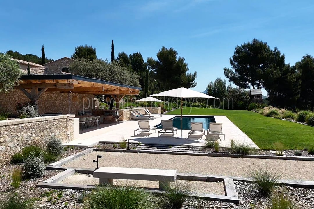 73 - Le Loup des Alpilles: Villa: Exterior