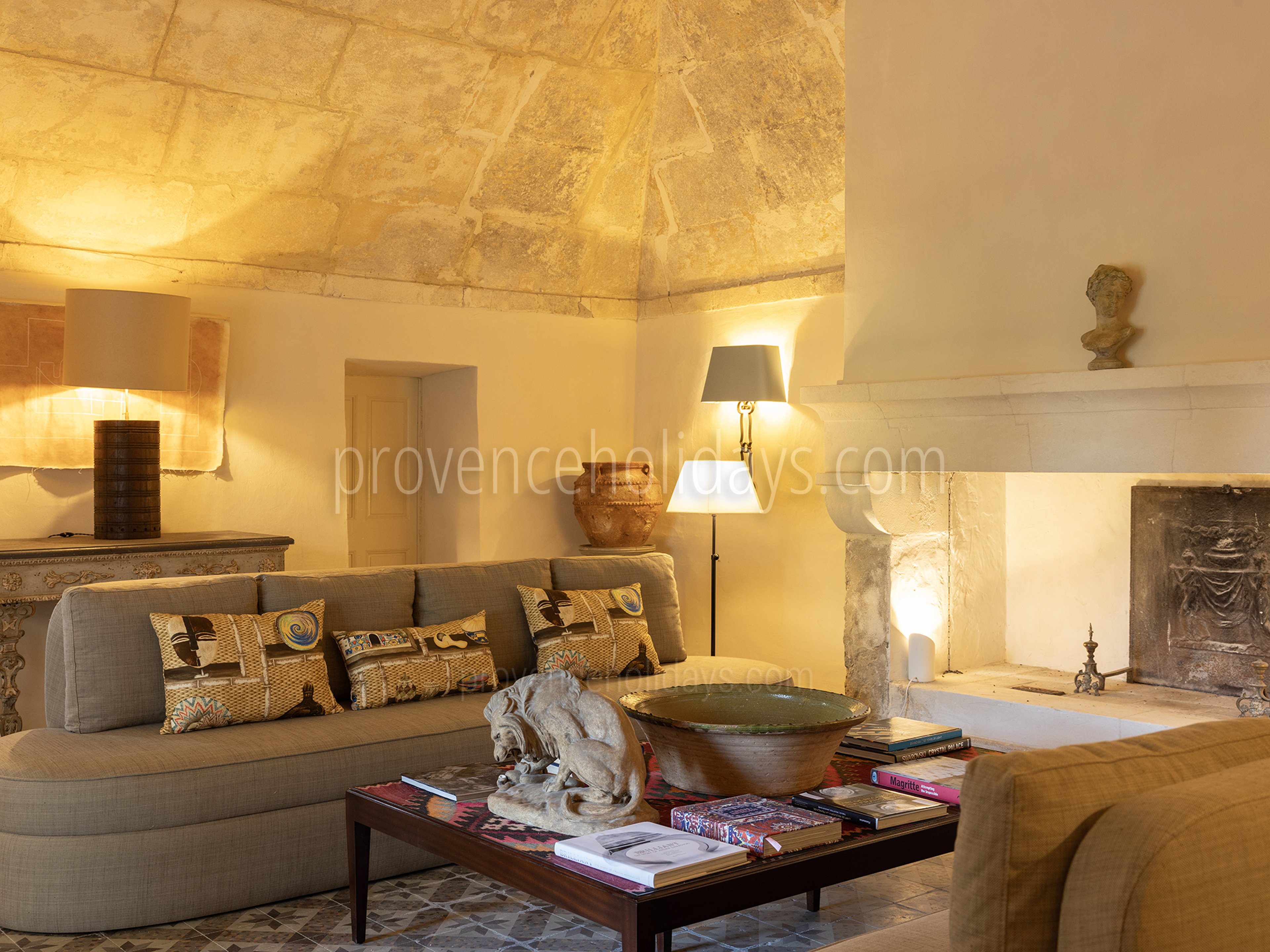 15 - Bastide Mouriès: Villa: Interior