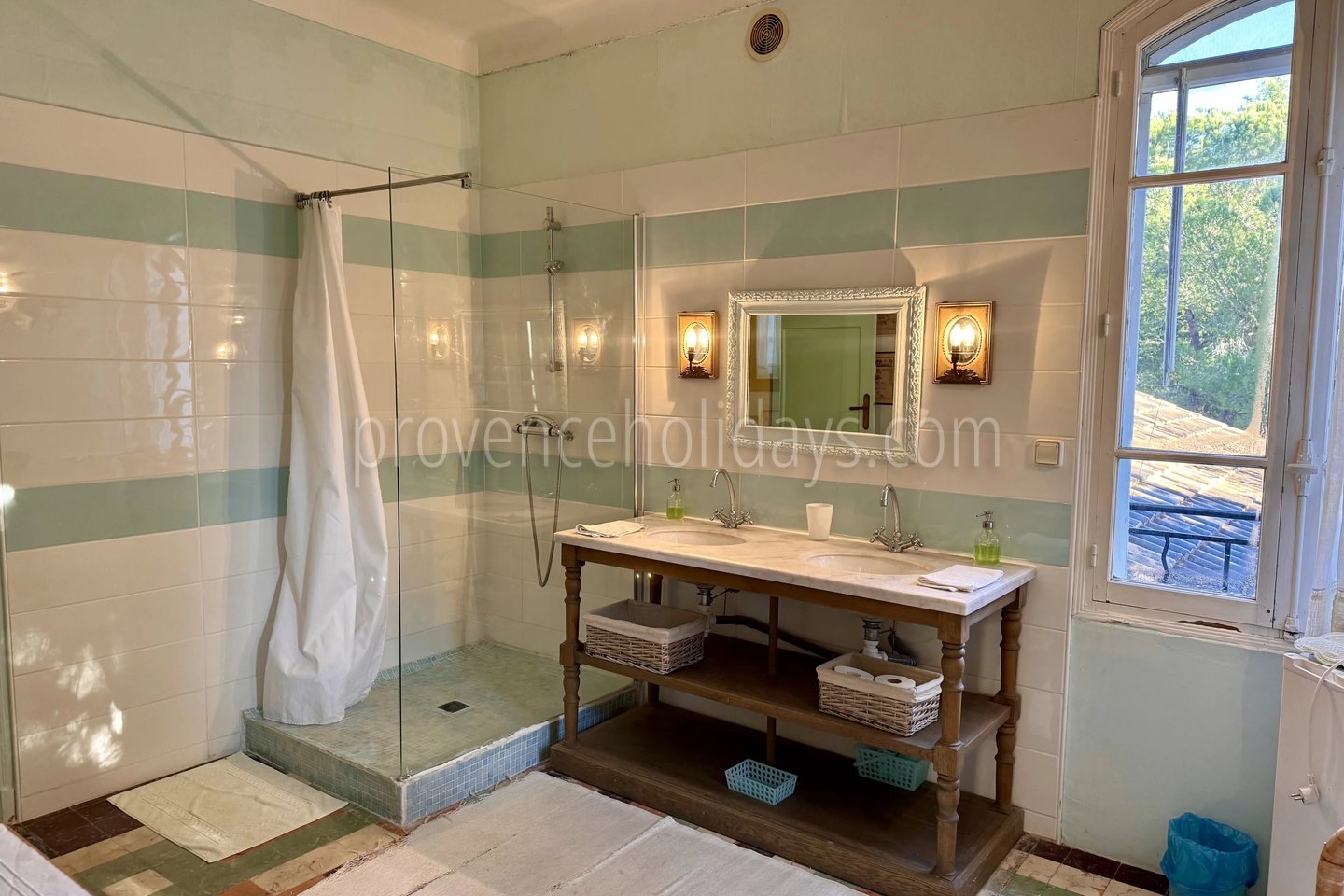 8 - Estate to renovate in Orgon: Villa: Interior