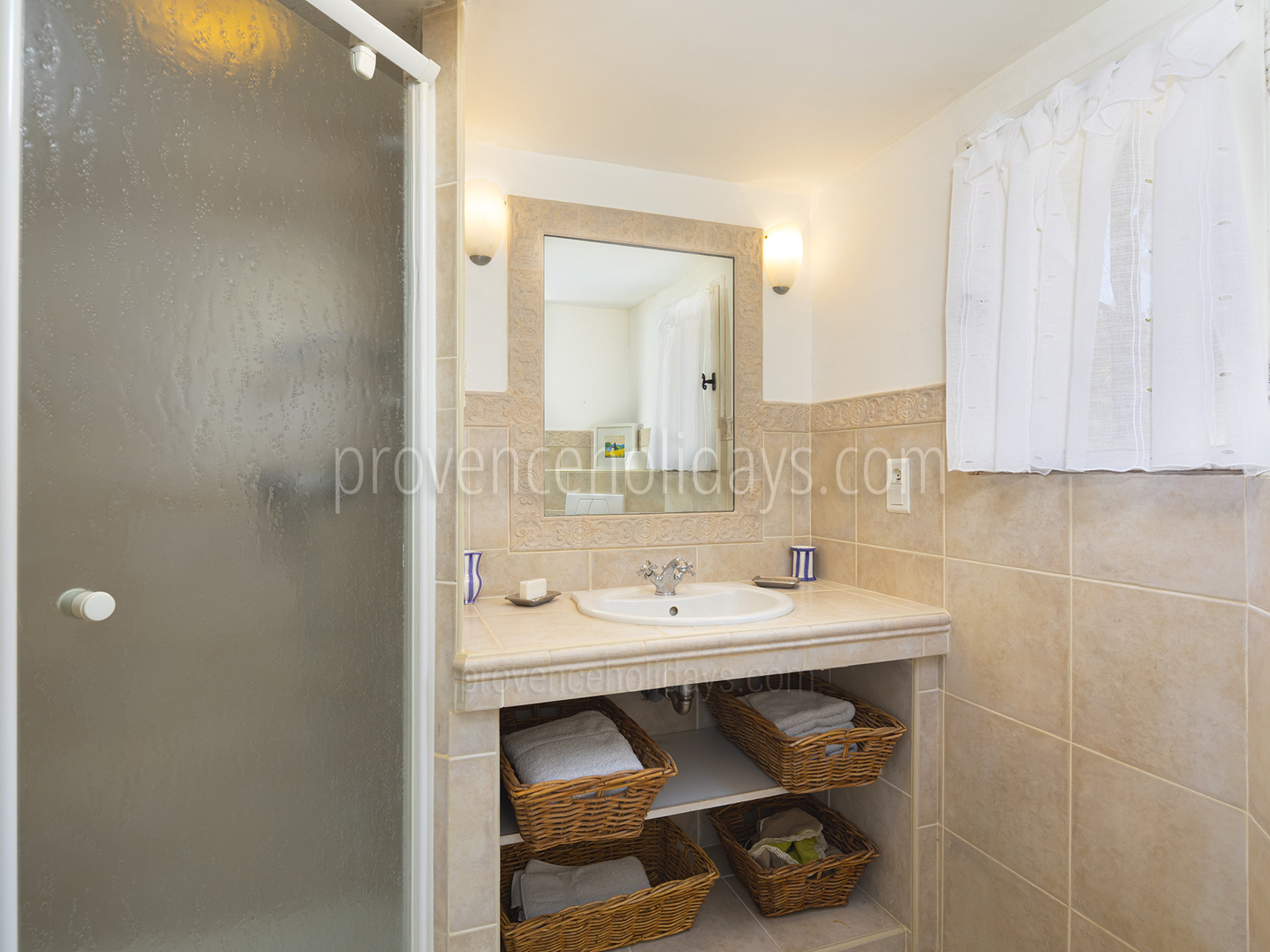 63 - Mas de Gordes: Villa: Bathroom