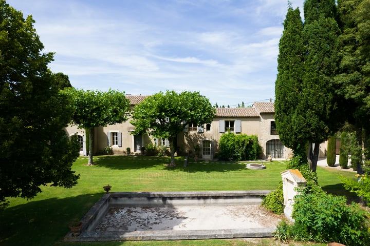 76 - Le Domaine des Cyprès: Villa: Exterior