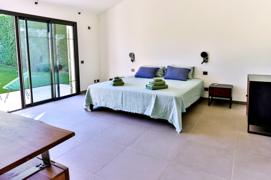 37 - Mas Marius: Villa: Bedroom
