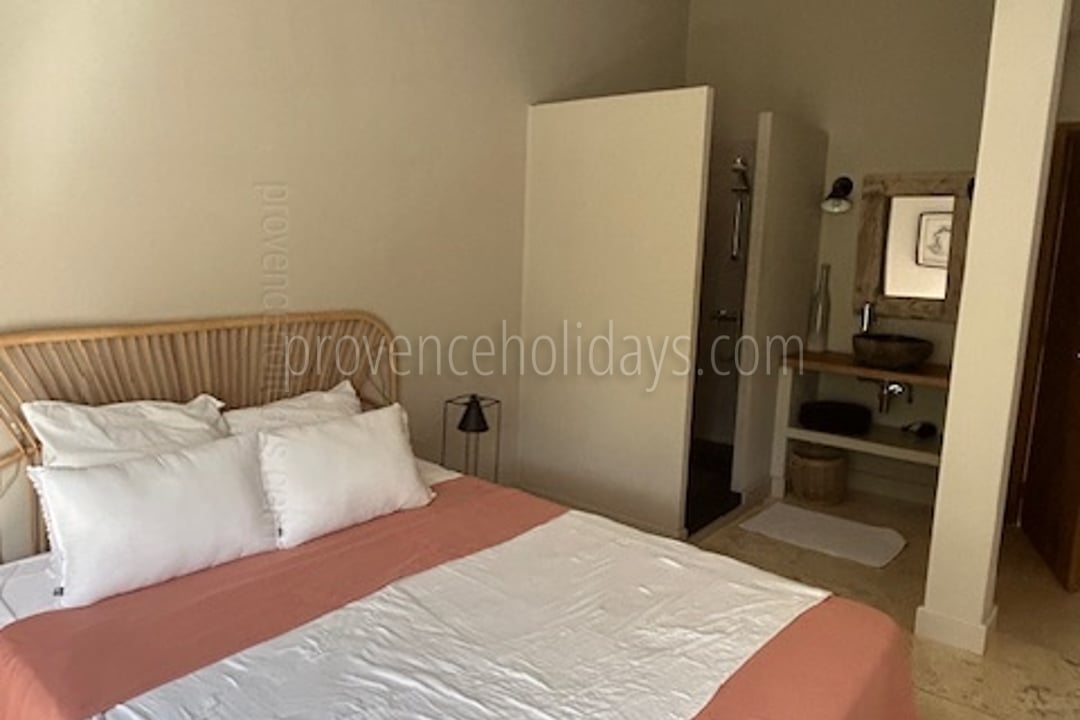 4 - Le Mas Provençal: Villa: Bedroom