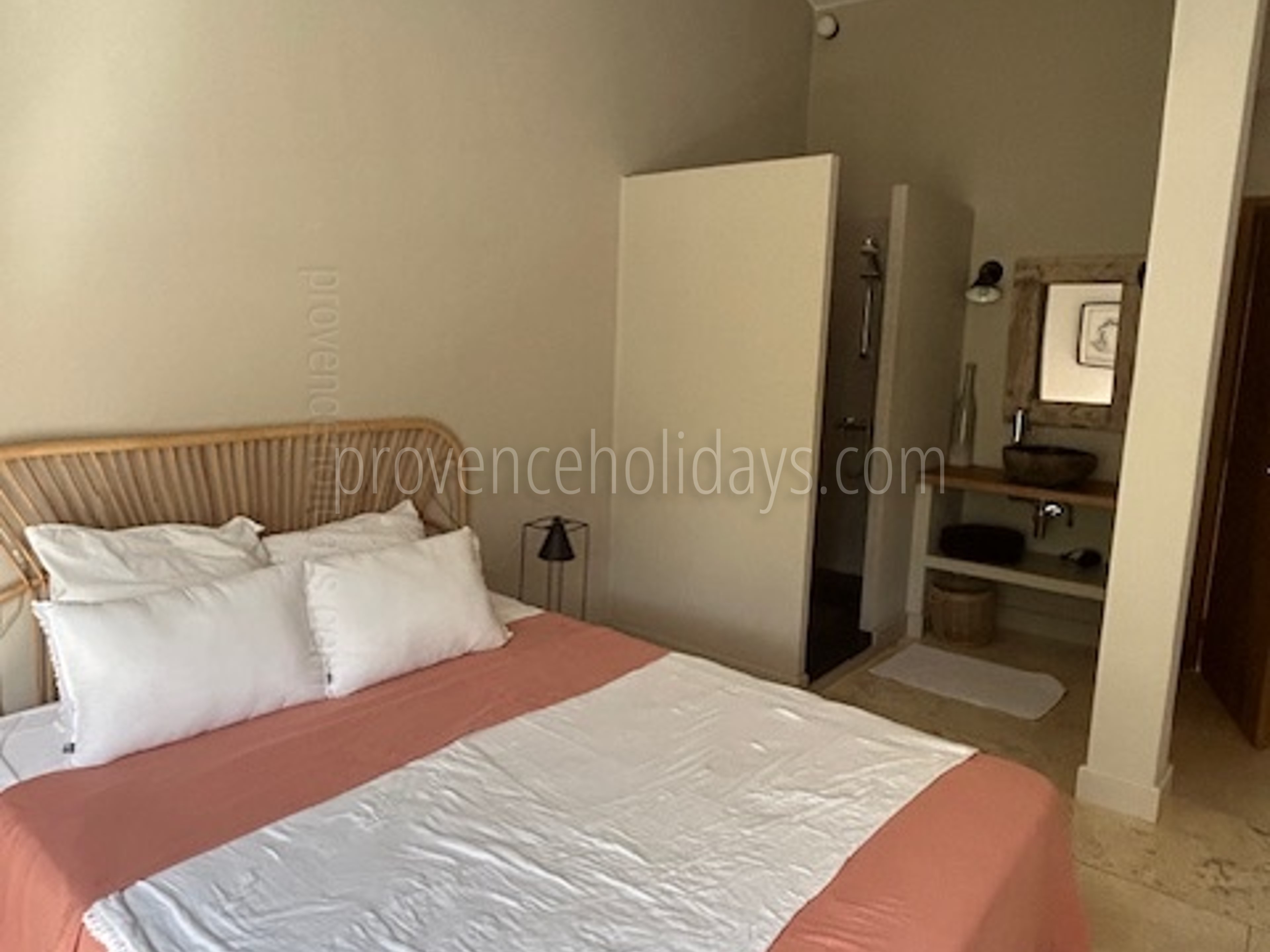 4 - Le Mas Provençal: Villa: Bedroom