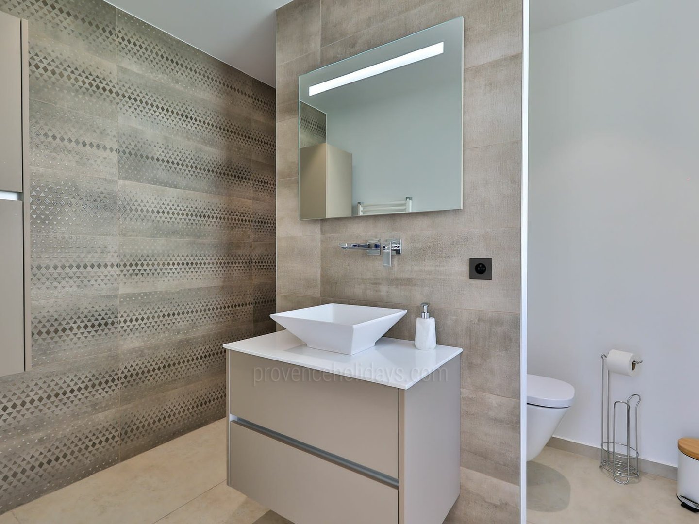 11 - Villa Clairazur: Villa: Bathroom