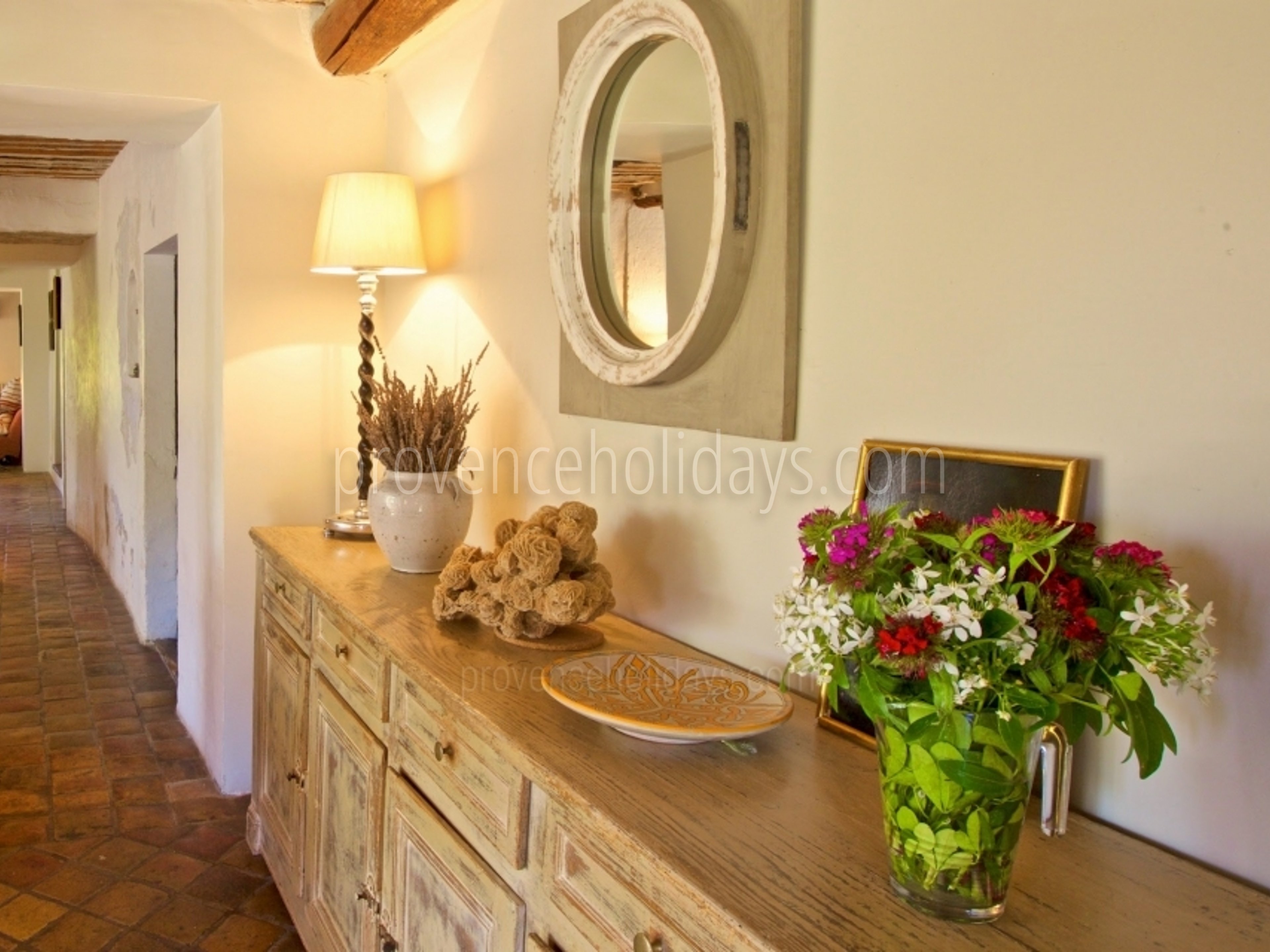 28 - Mas des Lavandes: Villa: Interior