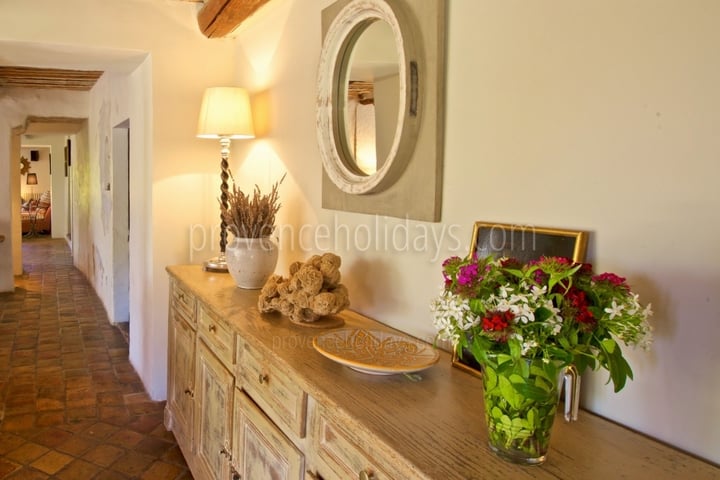 28 - Mas des Lavandes: Villa: Interior