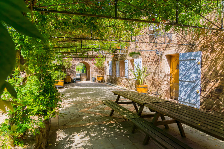 26 - Bastide du Var: Villa: Exterior