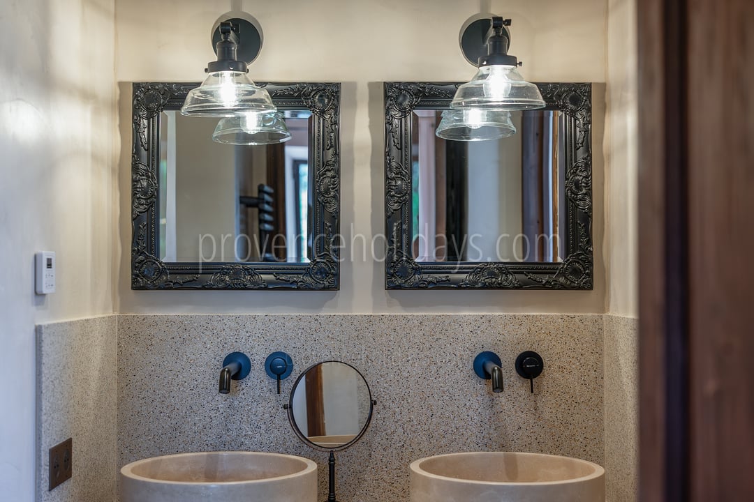 38 - Mas de la Douce Filiole: Villa: Bathroom