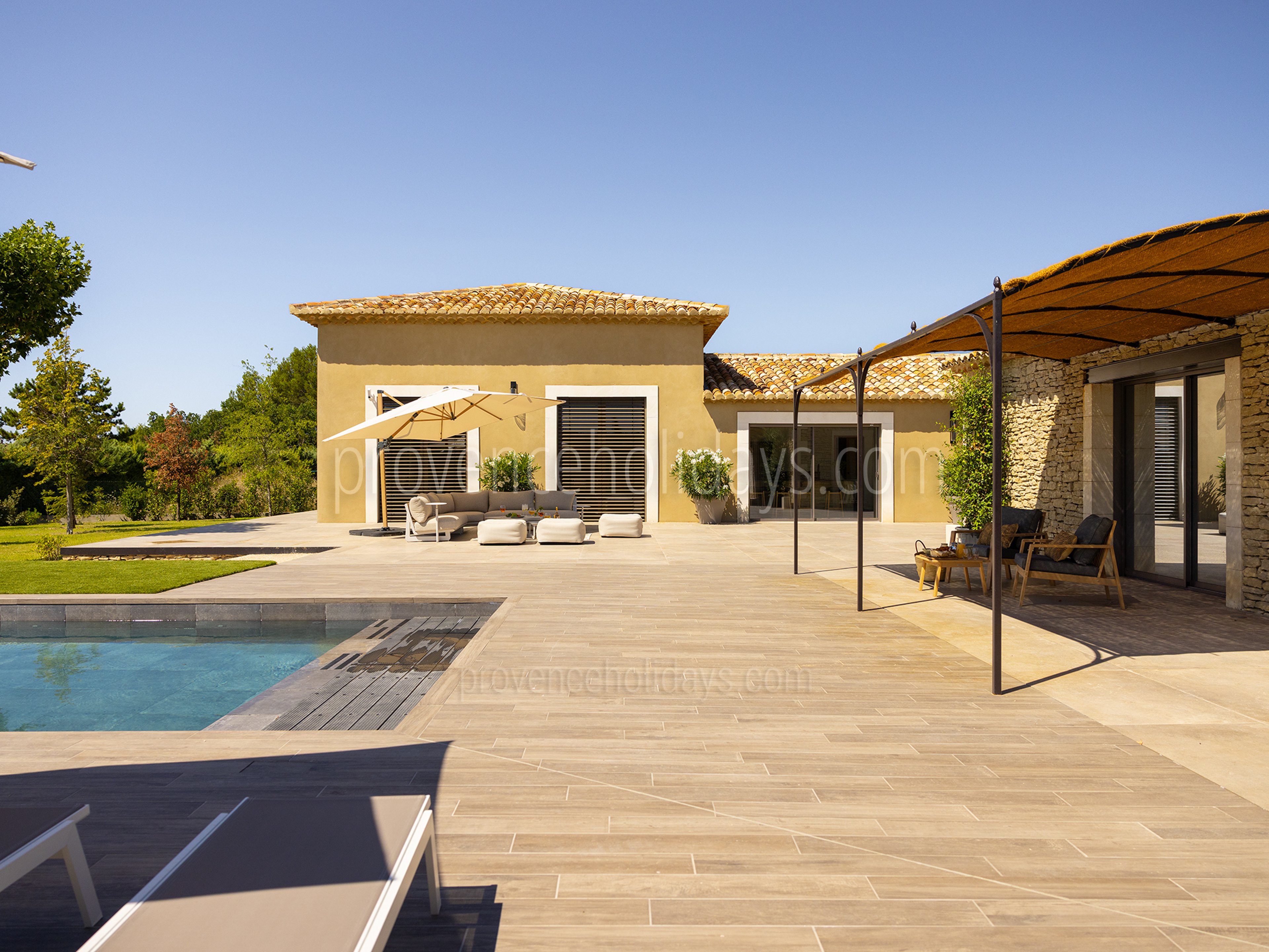 30 - Mas Estelle: Villa: Exterior