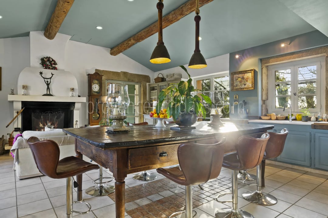 9 - Character mas in Gordes: Villa: Interior