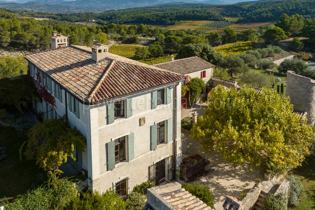 4 - Mas de Séguret: Villa: Exterior
