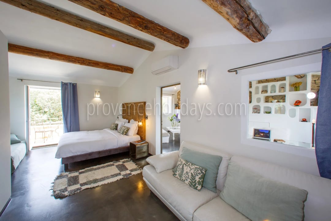 12 - Stone bastide with pool in Bonnieux: Villa: Interior