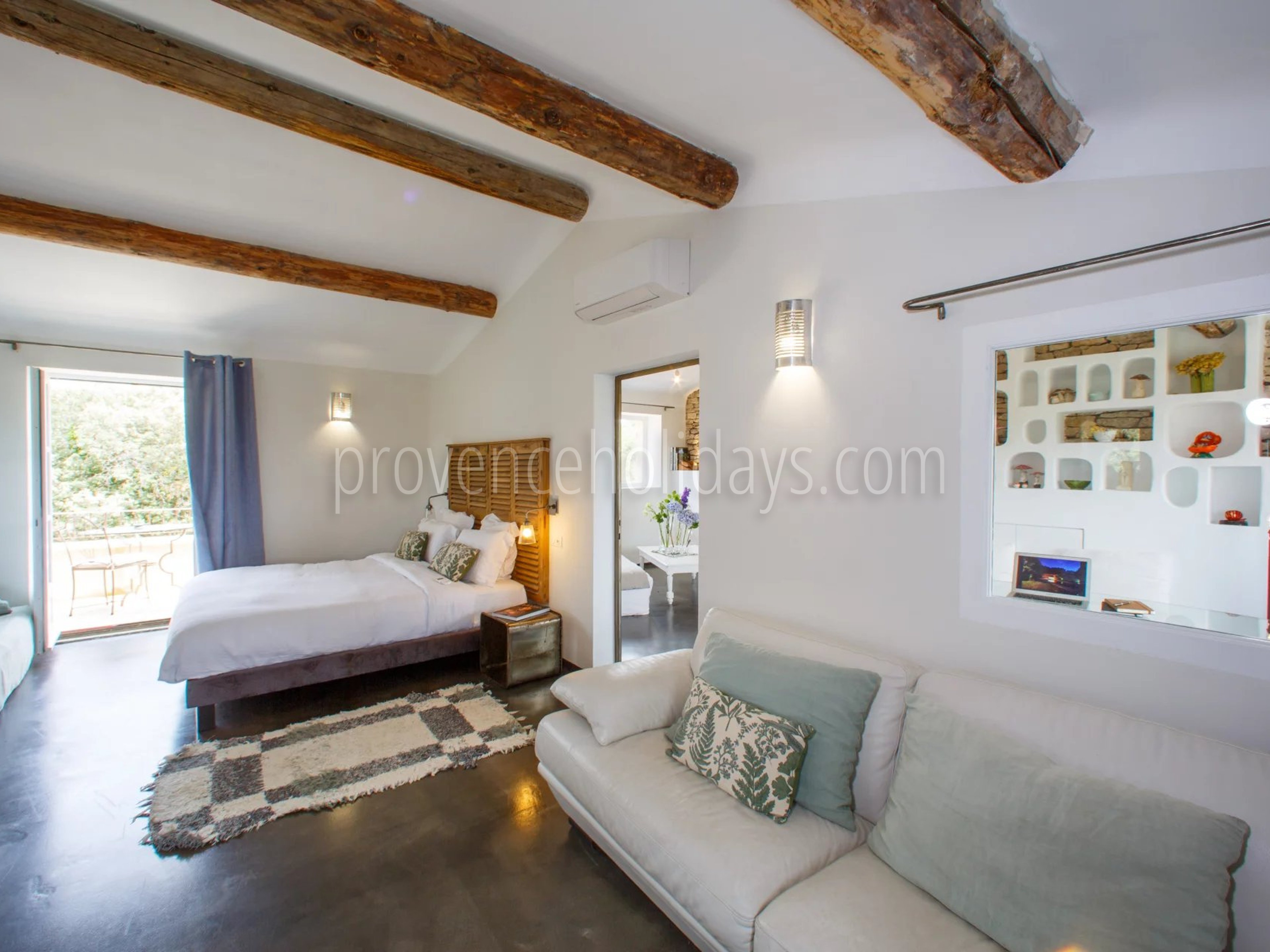 12 - Stone bastide with pool in Bonnieux: Villa: Interior