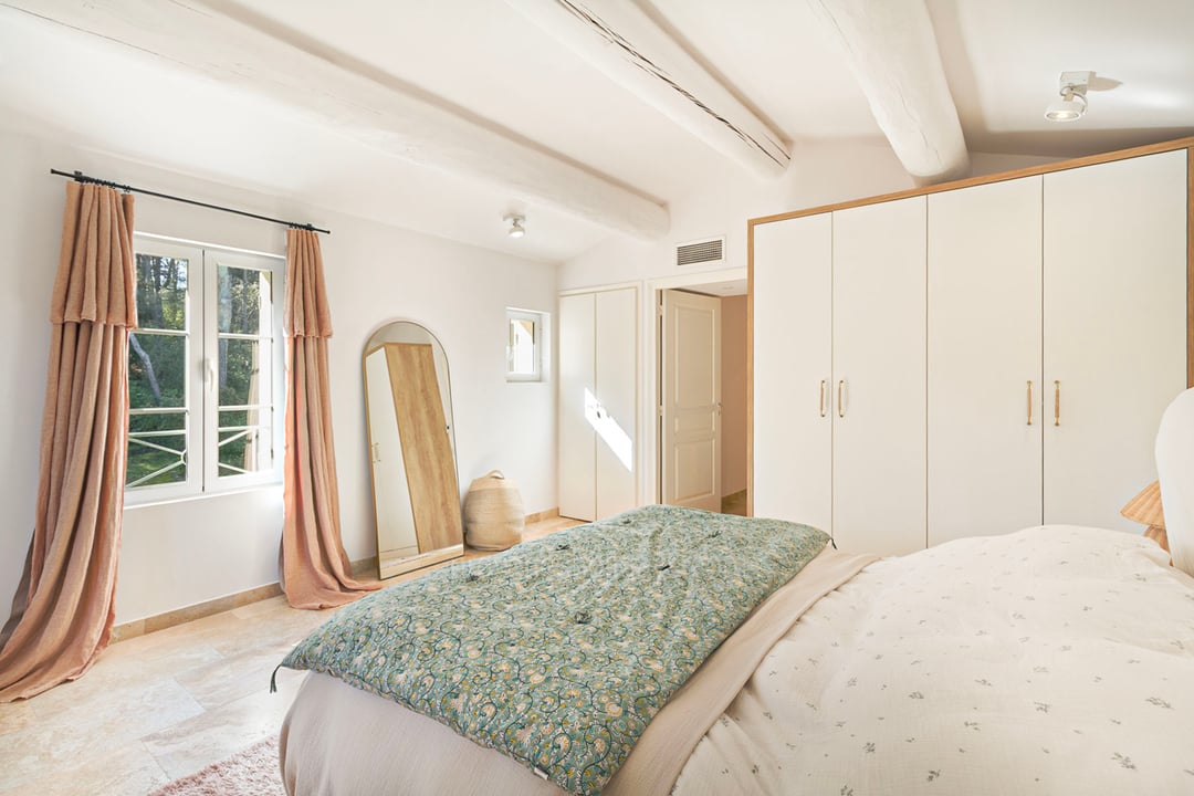 9 - Mas Hautvent: Villa: Bedroom