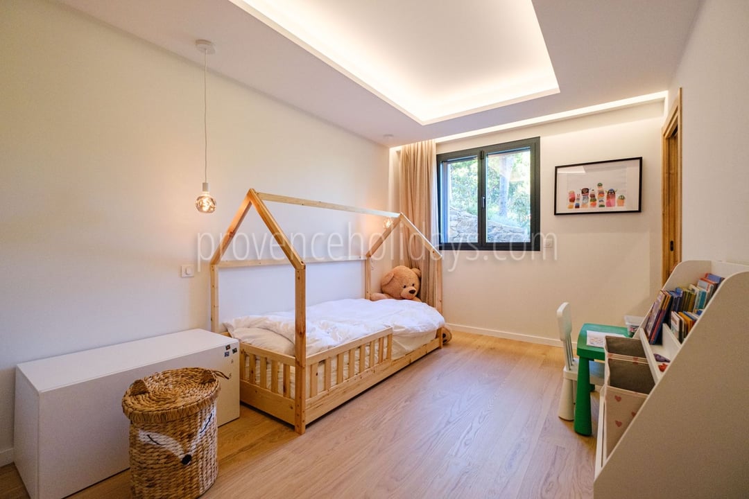 13 - Villa Riviera: Villa: Bedroom