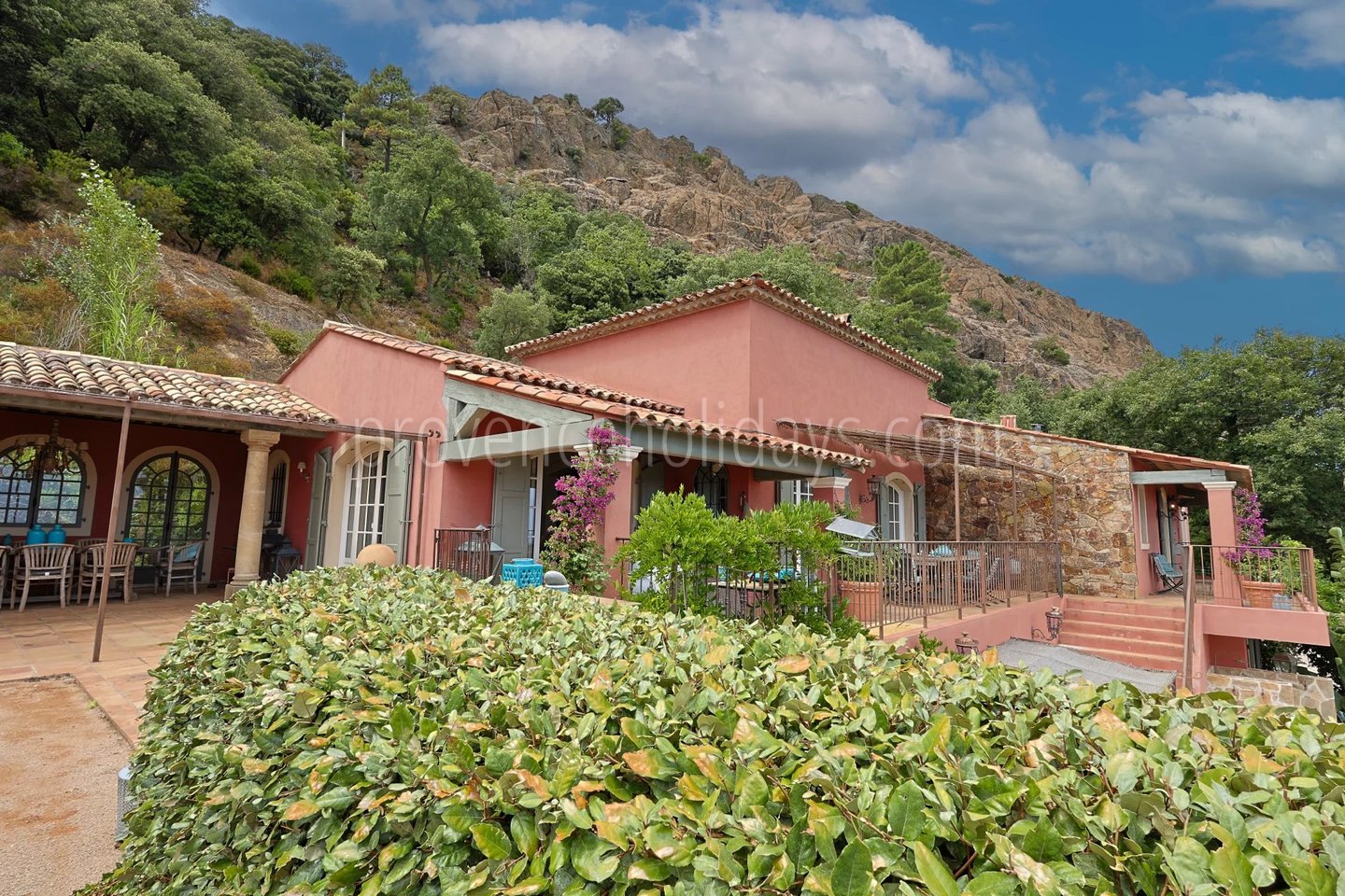 56 - Villa with sauna in La Garde-Freinet: Villa: Exterior