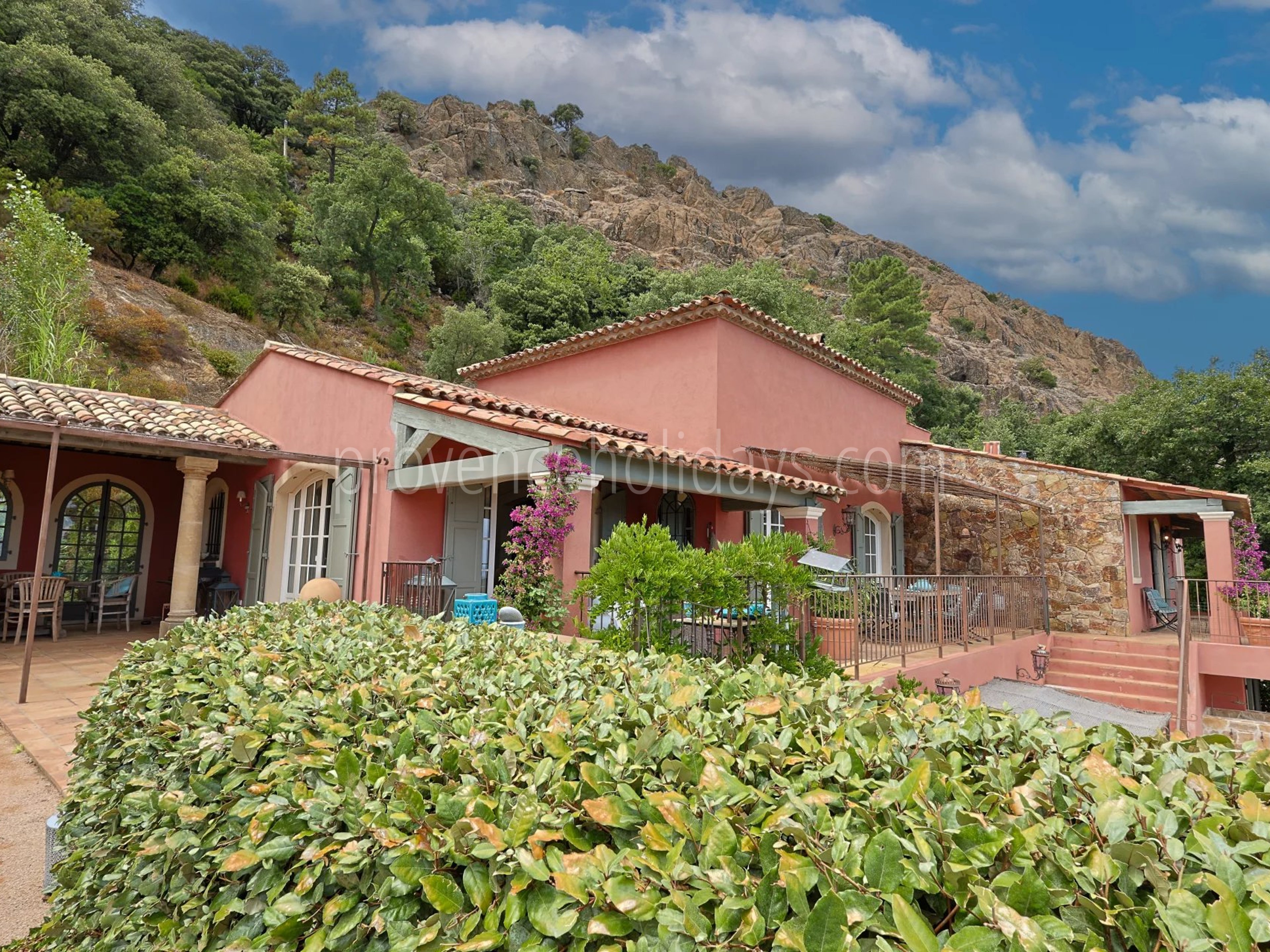 56 - Villa with sauna in La Garde-Freinet: Villa: Exterior