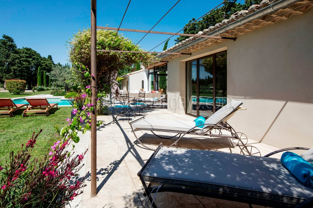 16 - Mas Luna: Villa: Exterior