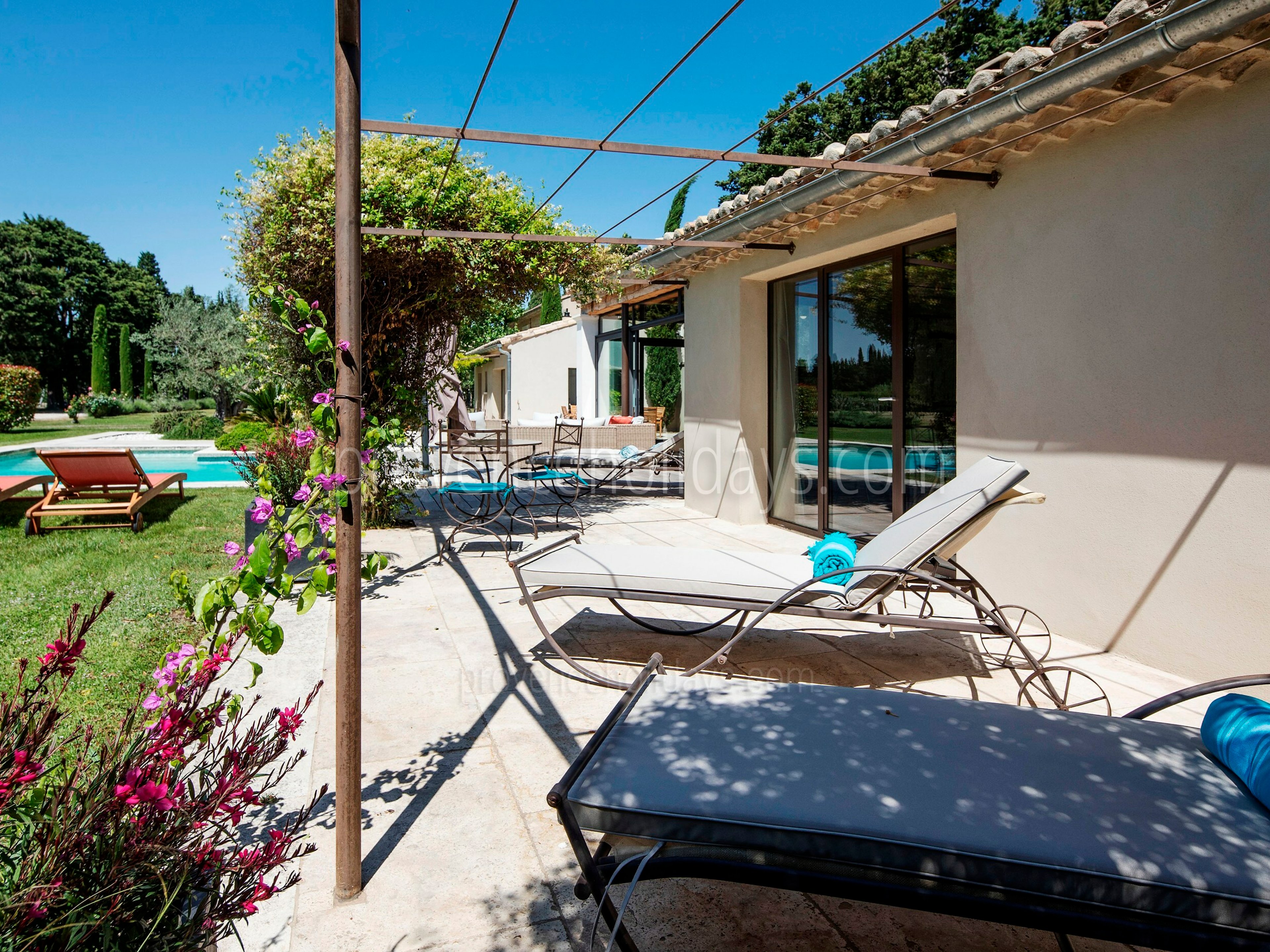 16 - Mas Luna: Villa: Exterior