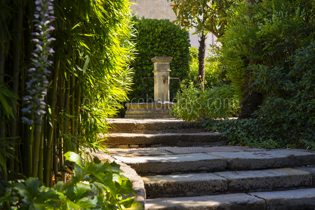 12 - Villa Luberon: Villa: Exterior