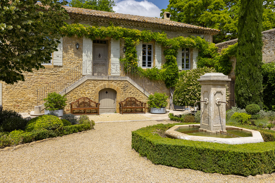 Magnifique moulin historique à vendre en Provence