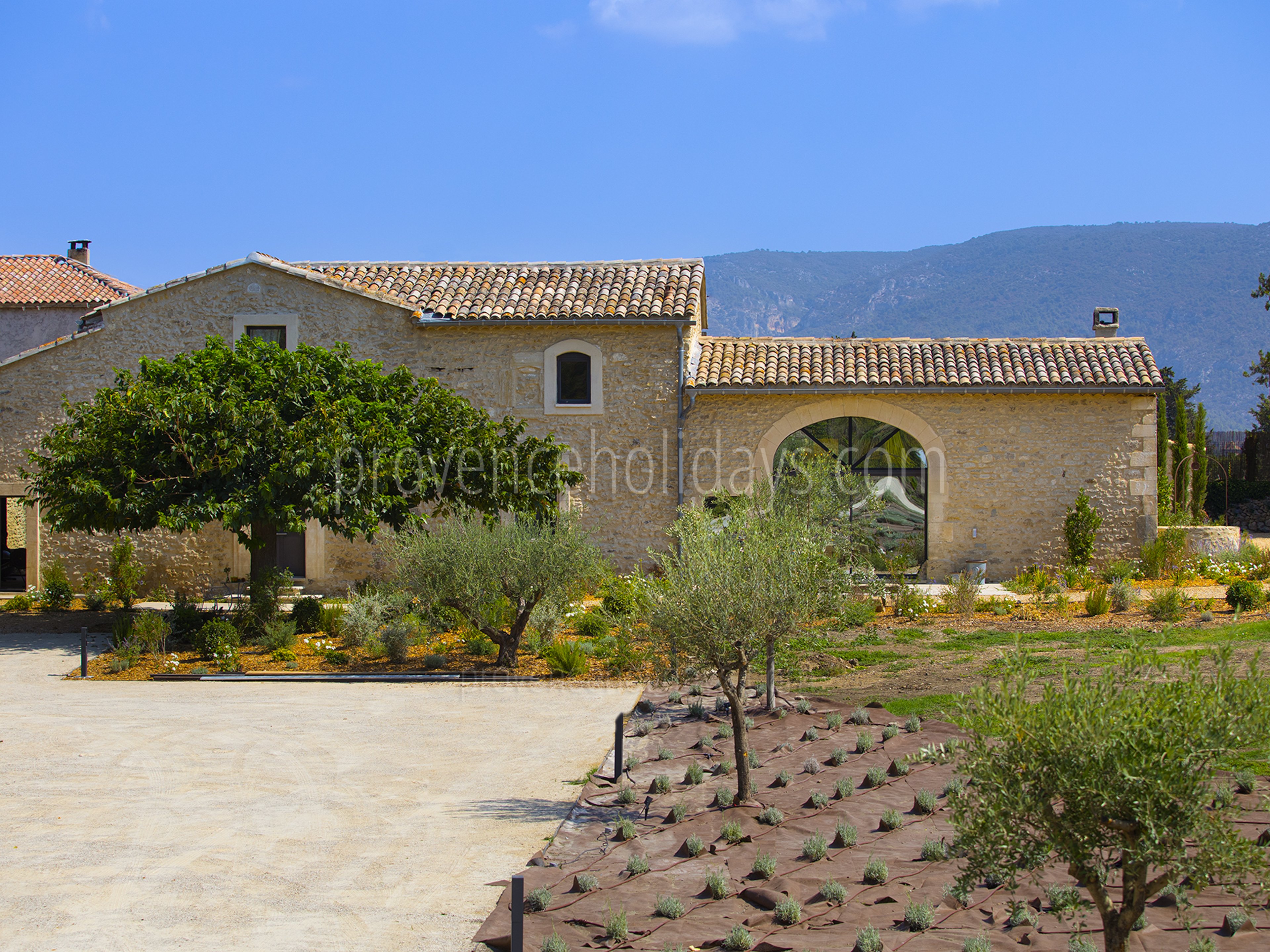 21 - Mas de la Lône: Villa: Exterior