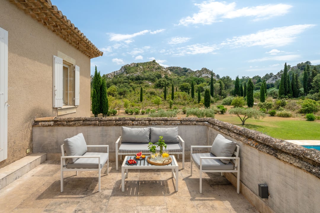 25 - Mas des Trois Cyprès: Villa: Exterior