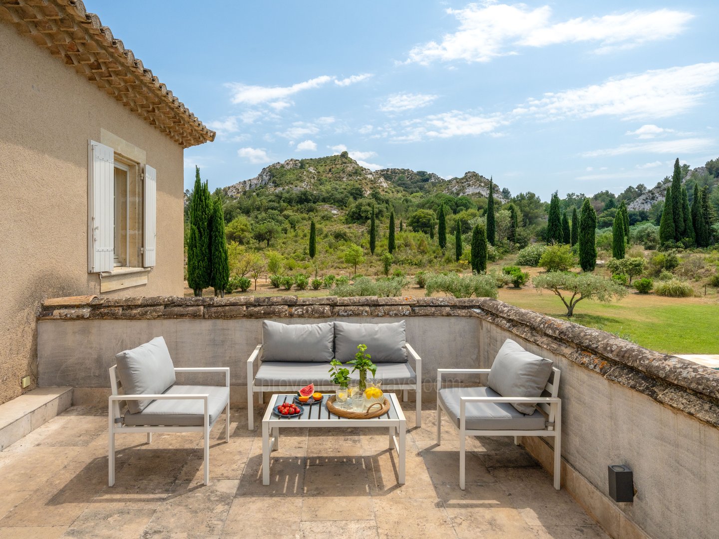 25 - Mas des Trois Cyprès: Villa: Exterior