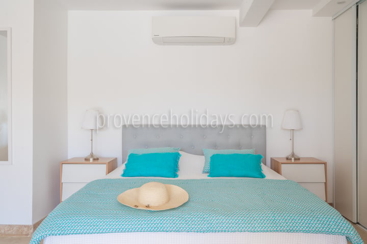15 - La Pinède: Villa: Bedroom