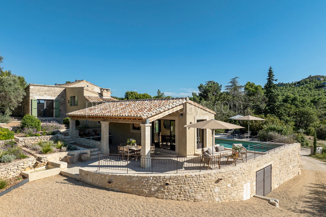 17th-century farmhouse with a panoramic view of Les Baux