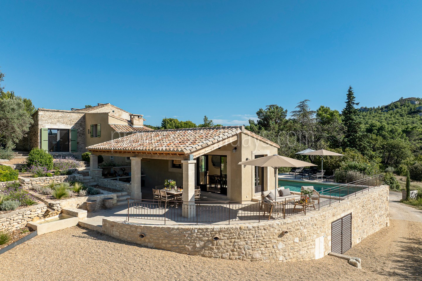 -2 - Le Mas de la Terre Rouge: Villa: Exterior