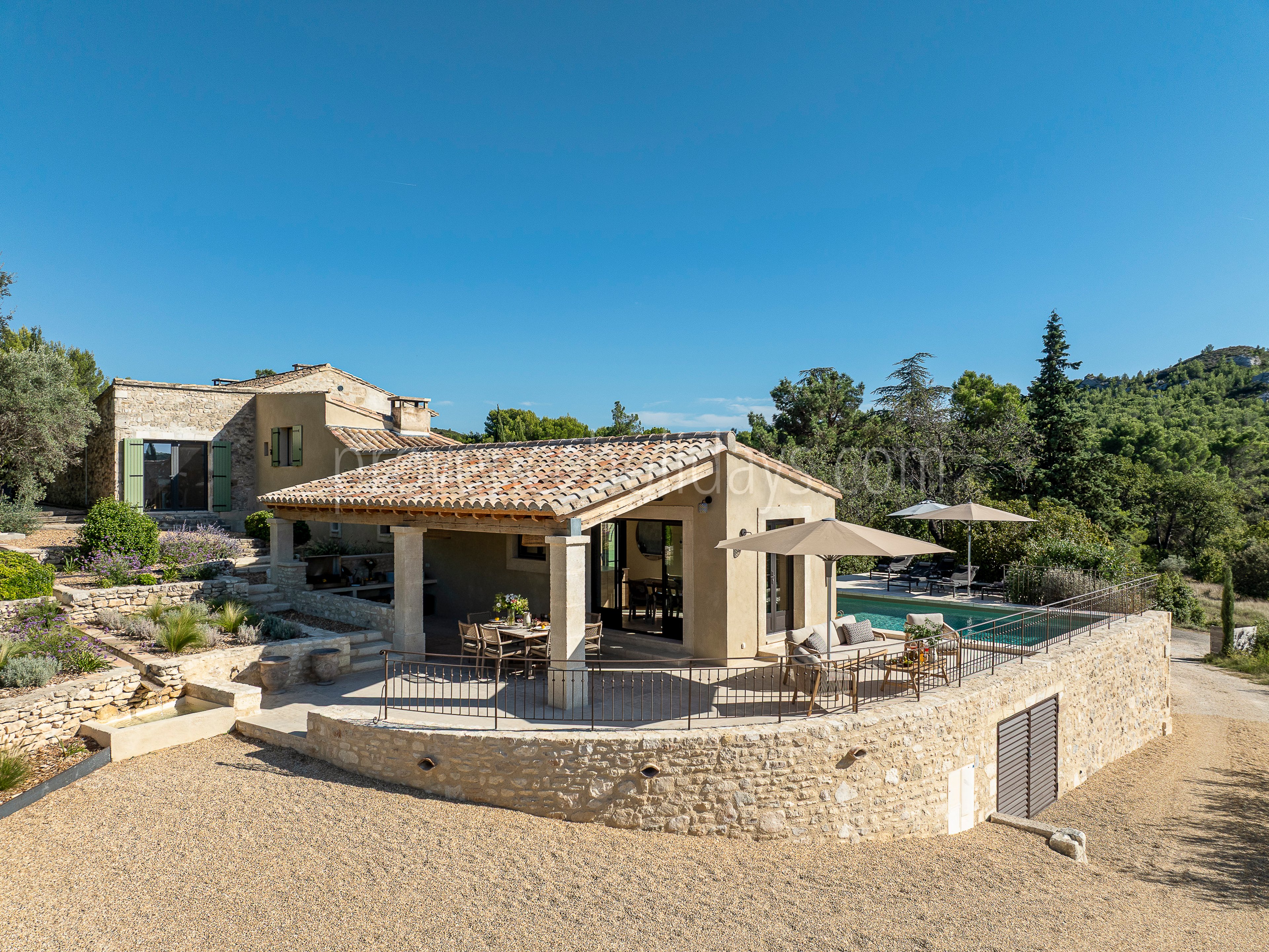 -2 - Le Mas de la Terre Rouge: Villa: Exterior