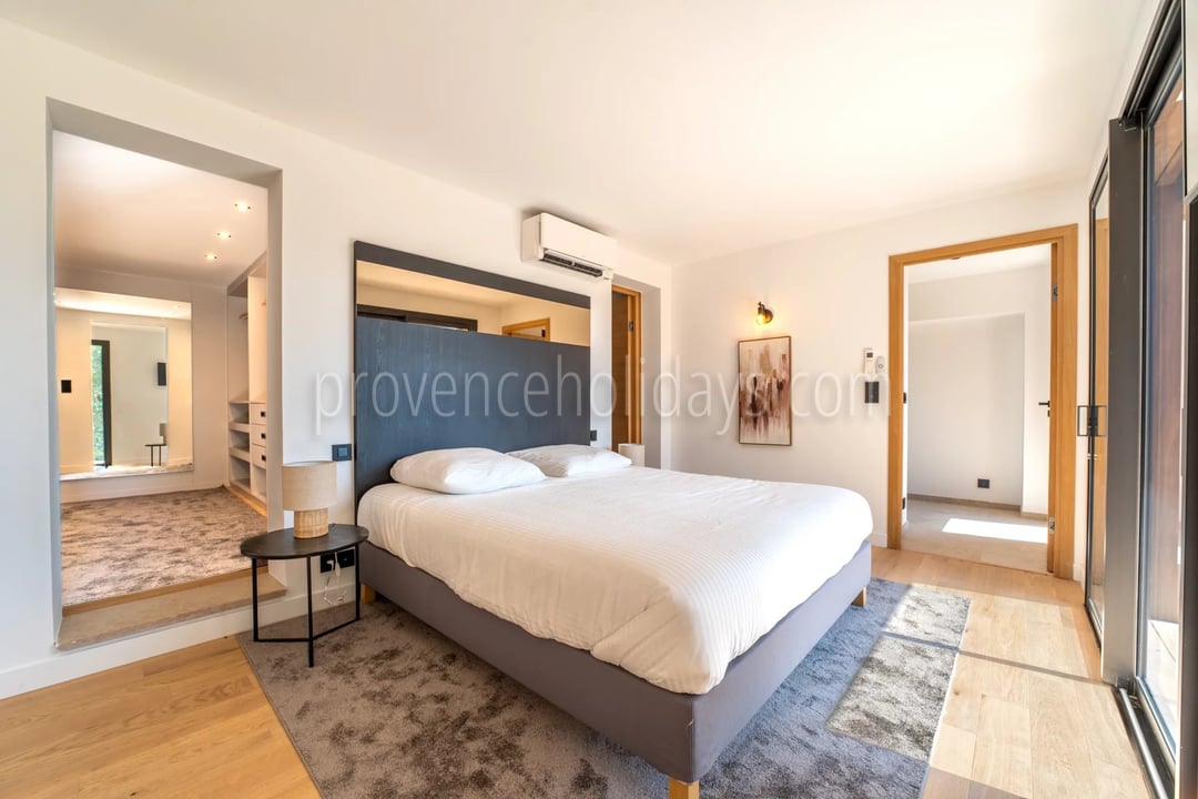 40 - Hedendaagse villa in Cavalaire-sur-Mer: Villa: Bedroom