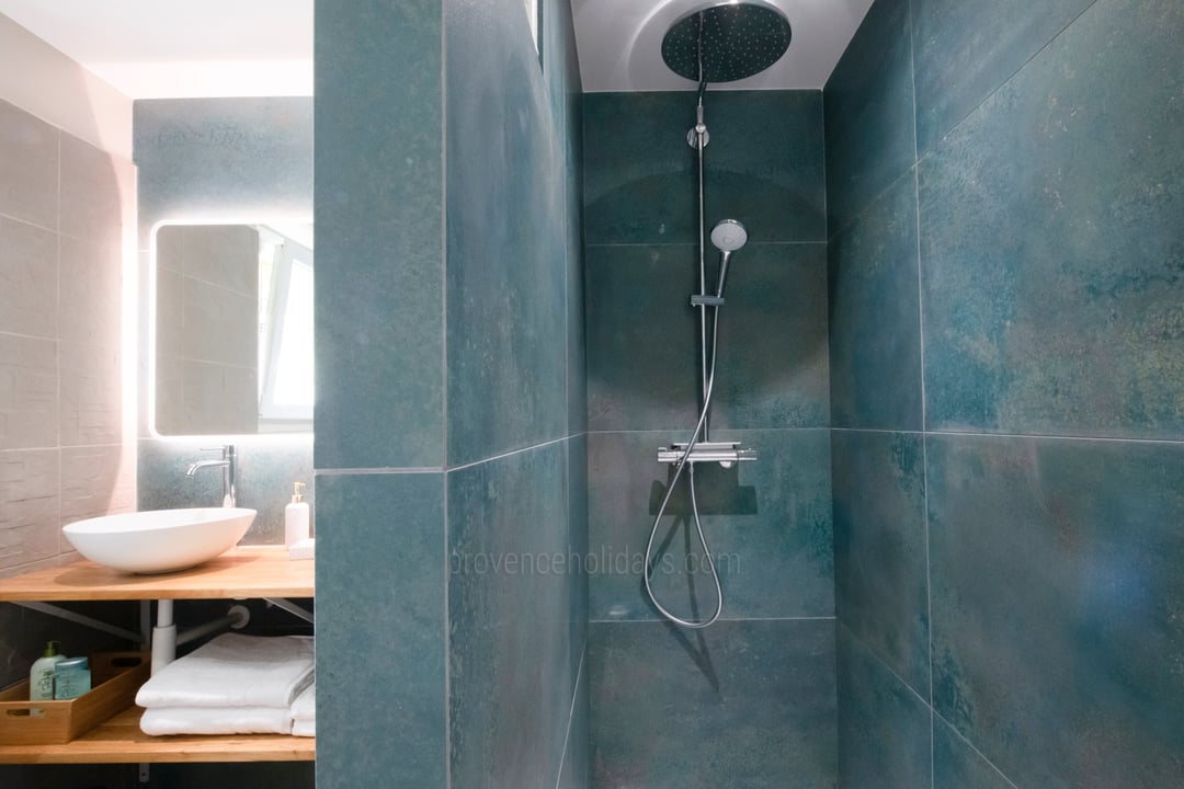 50 - Villa Kimbry: Villa: Bathroom