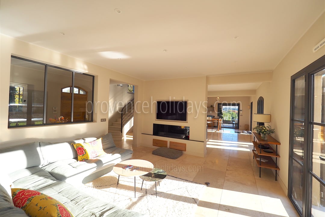 36 - Le Mas Provençal: Villa: Interior