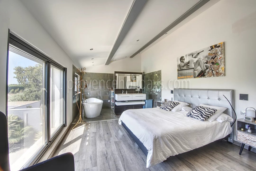 38 - House with pool house in Eyguières: Villa: Bedroom