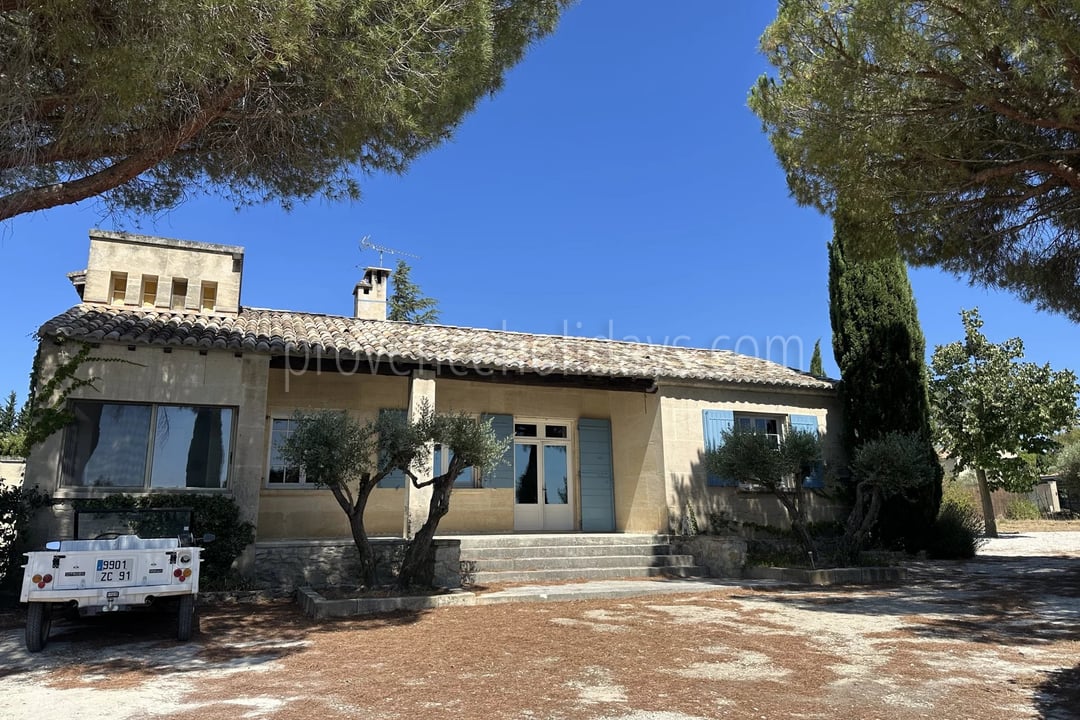 3 - Gerenoveerd huis in Fontvieille: Villa: Exterior