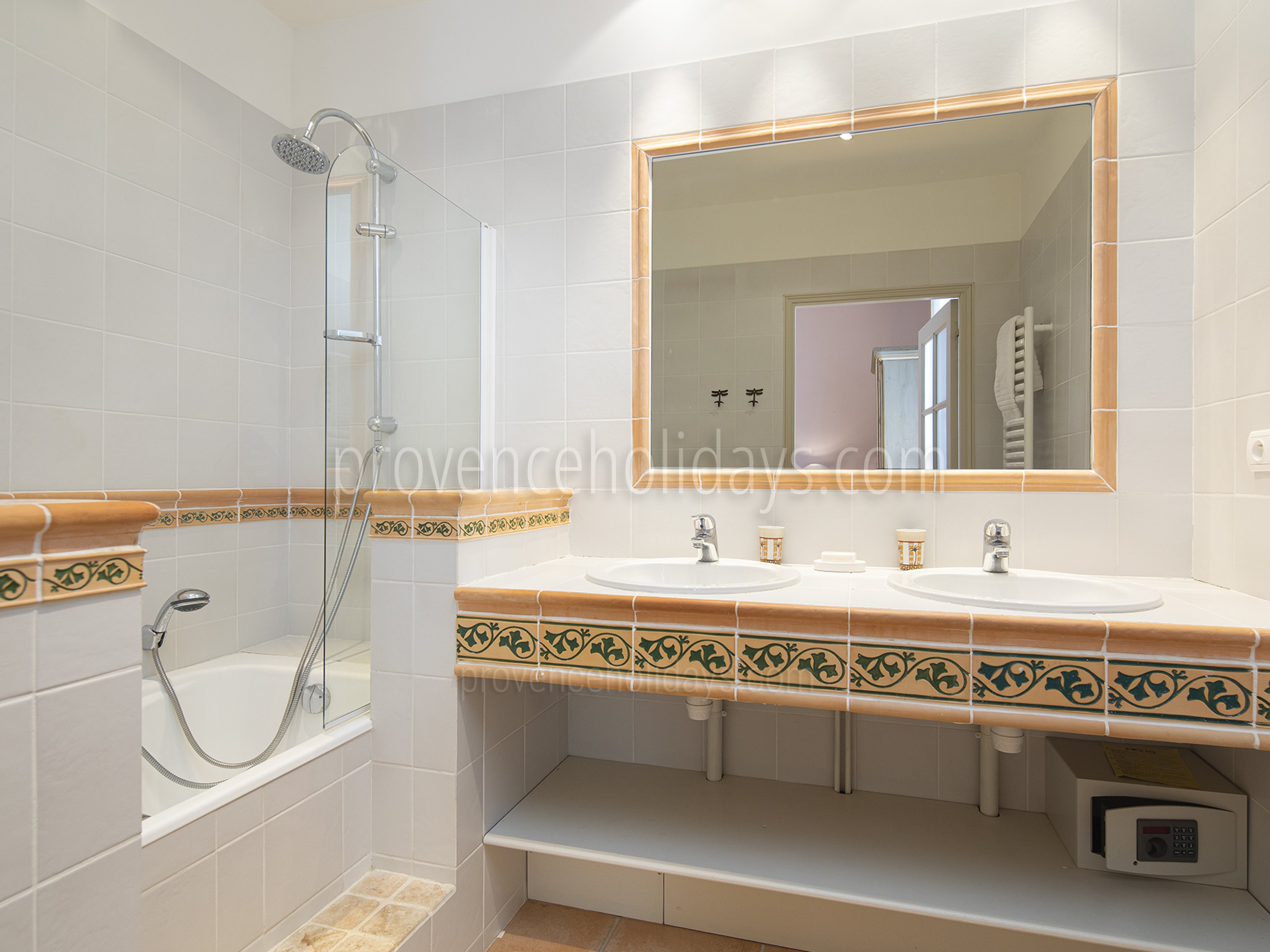 38 - Bastide Lacoste: Villa: Bathroom