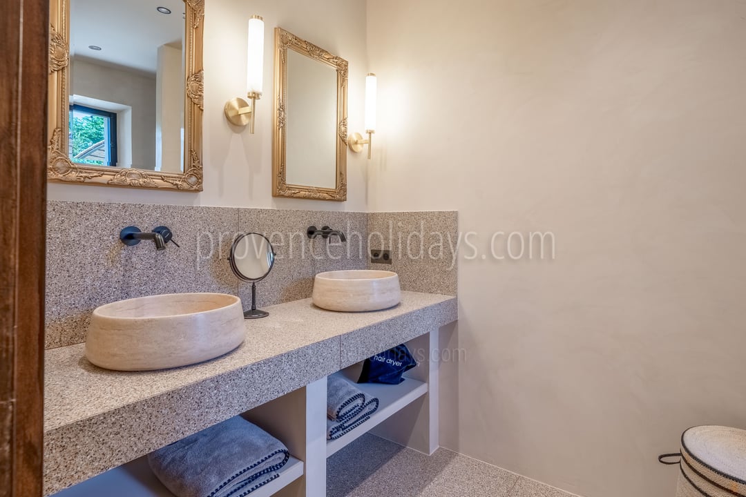 24 - Mas de la Douce Filiole: Villa: Bathroom