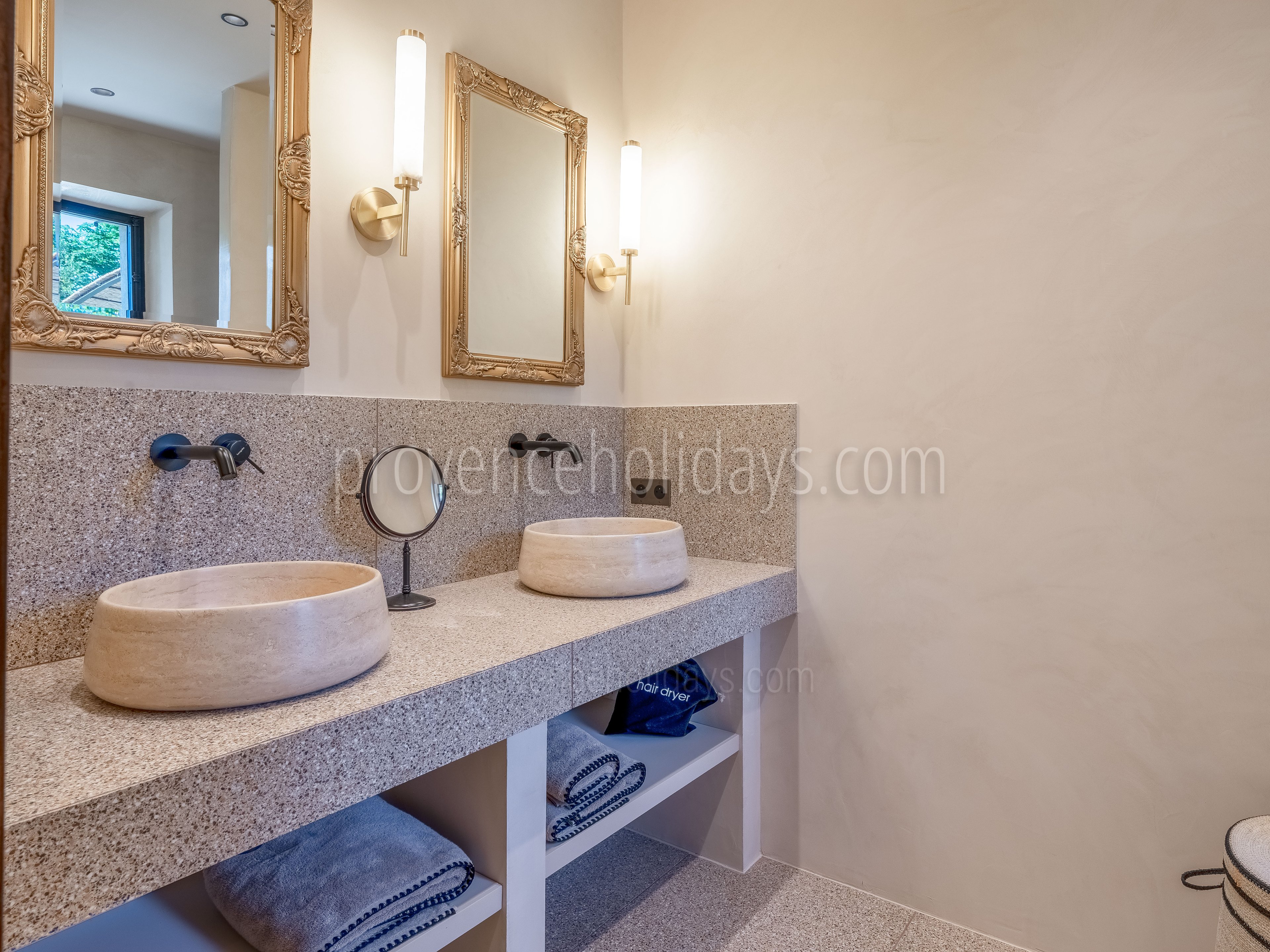 24 - Mas de la Douce Filiole: Villa: Bathroom