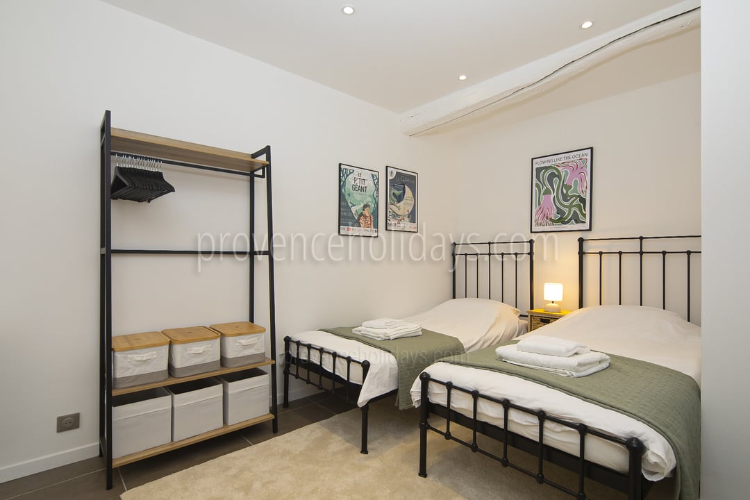 6 - Mas de la Lône: Villa: Bedroom 2