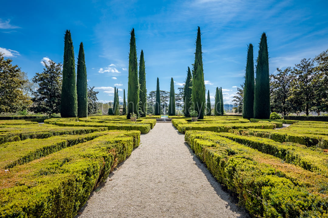 12 - Château de Luberon: Villa: Exterior