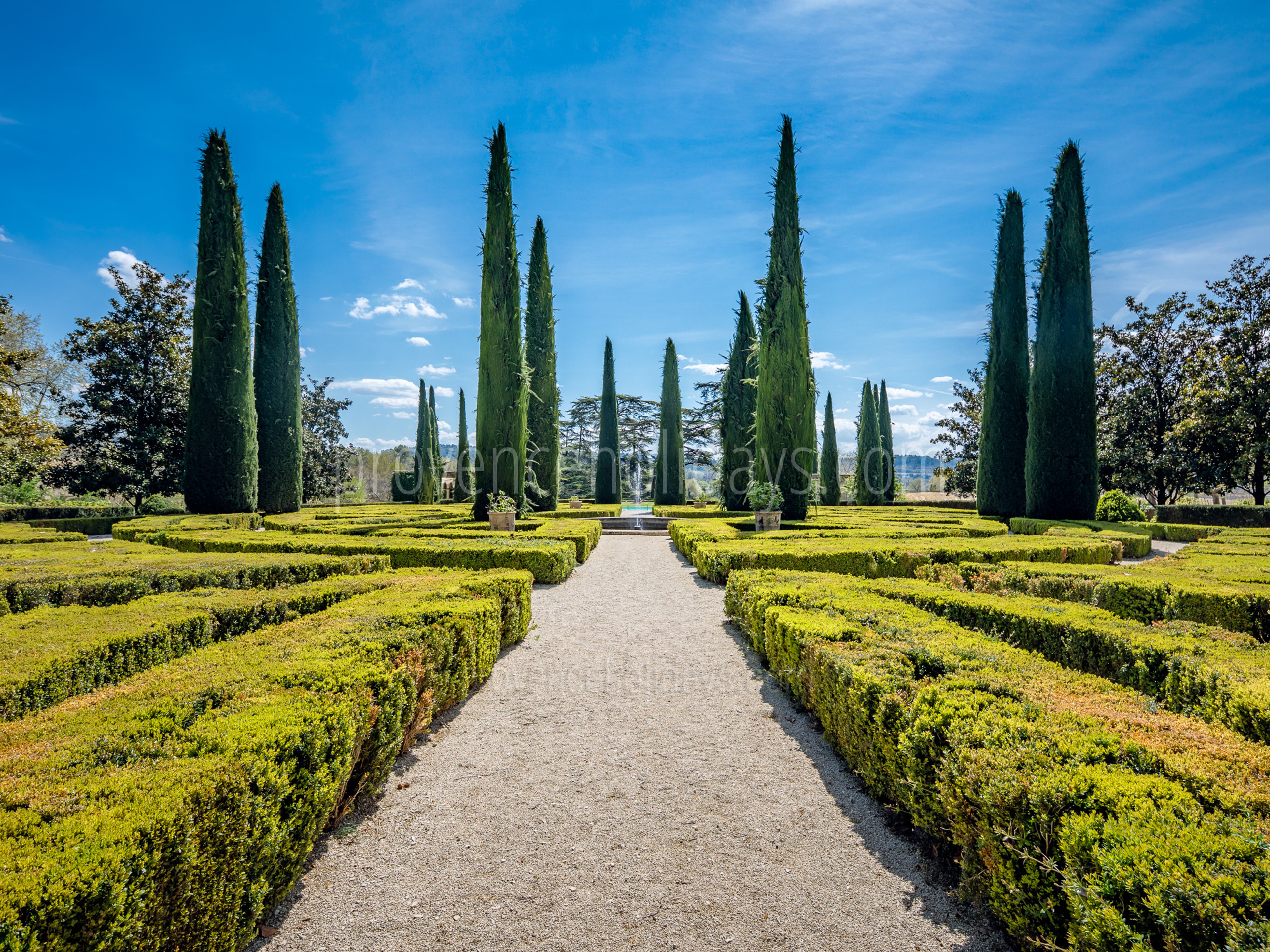 12 - Château de Luberon: Villa: Exterior