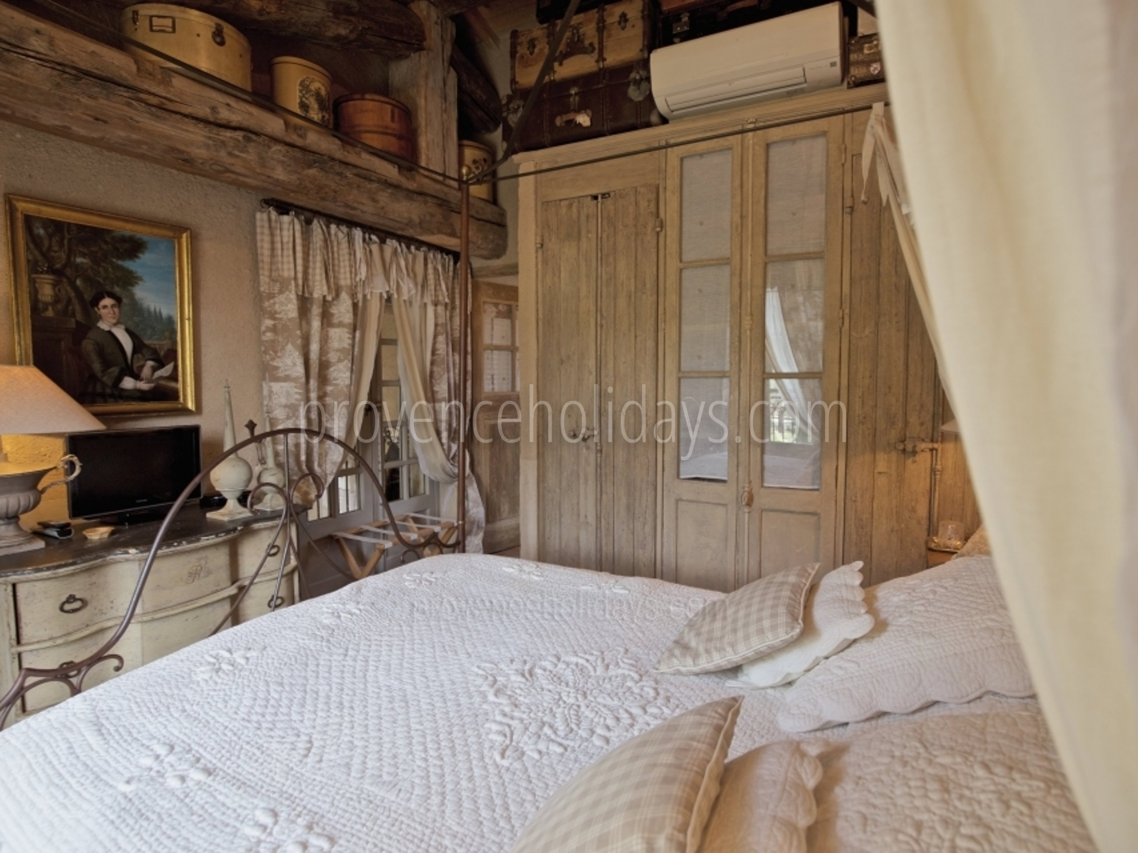 42 - Le Mas des Lavandes: Villa: Bedroom