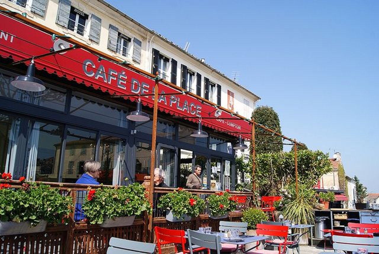 le cafe de la place saint remy