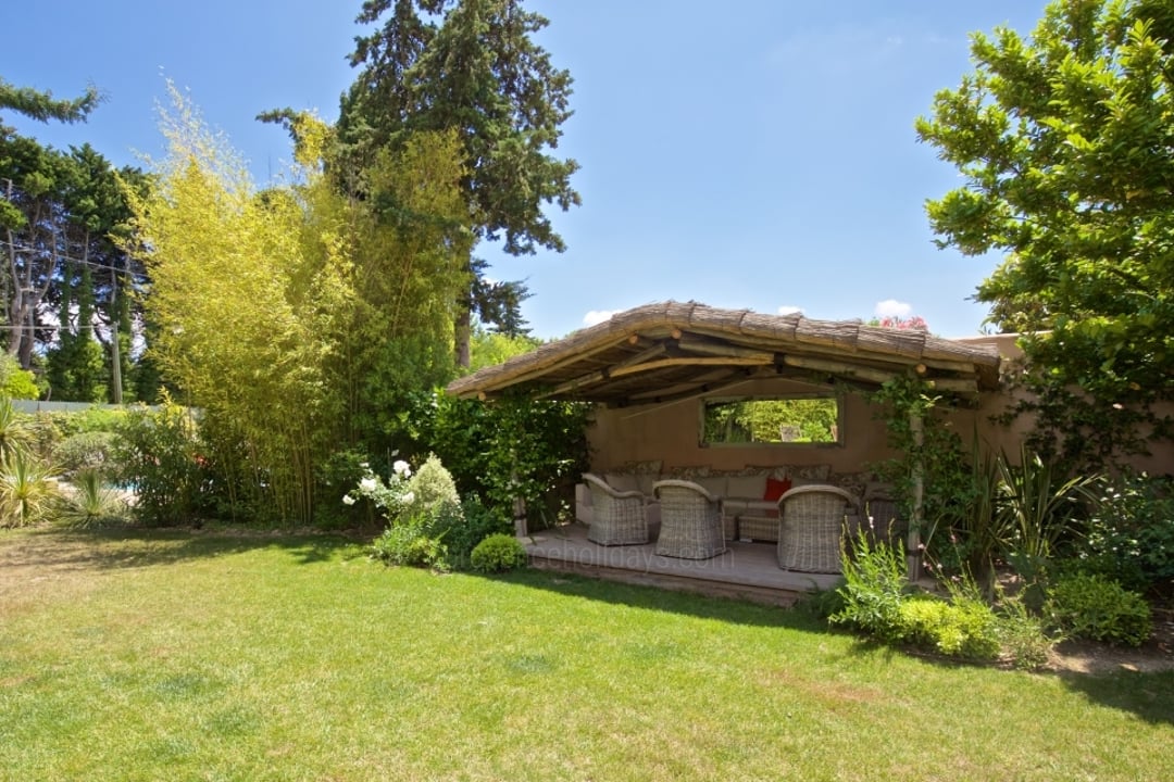 15 - La Maison des Alpilles: Villa: Exterior