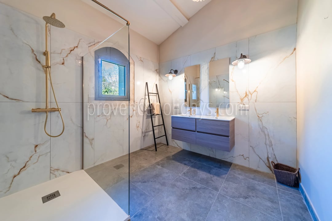 12 - Rustig huis in Les Baux-de-Provence: Villa: Bathroom