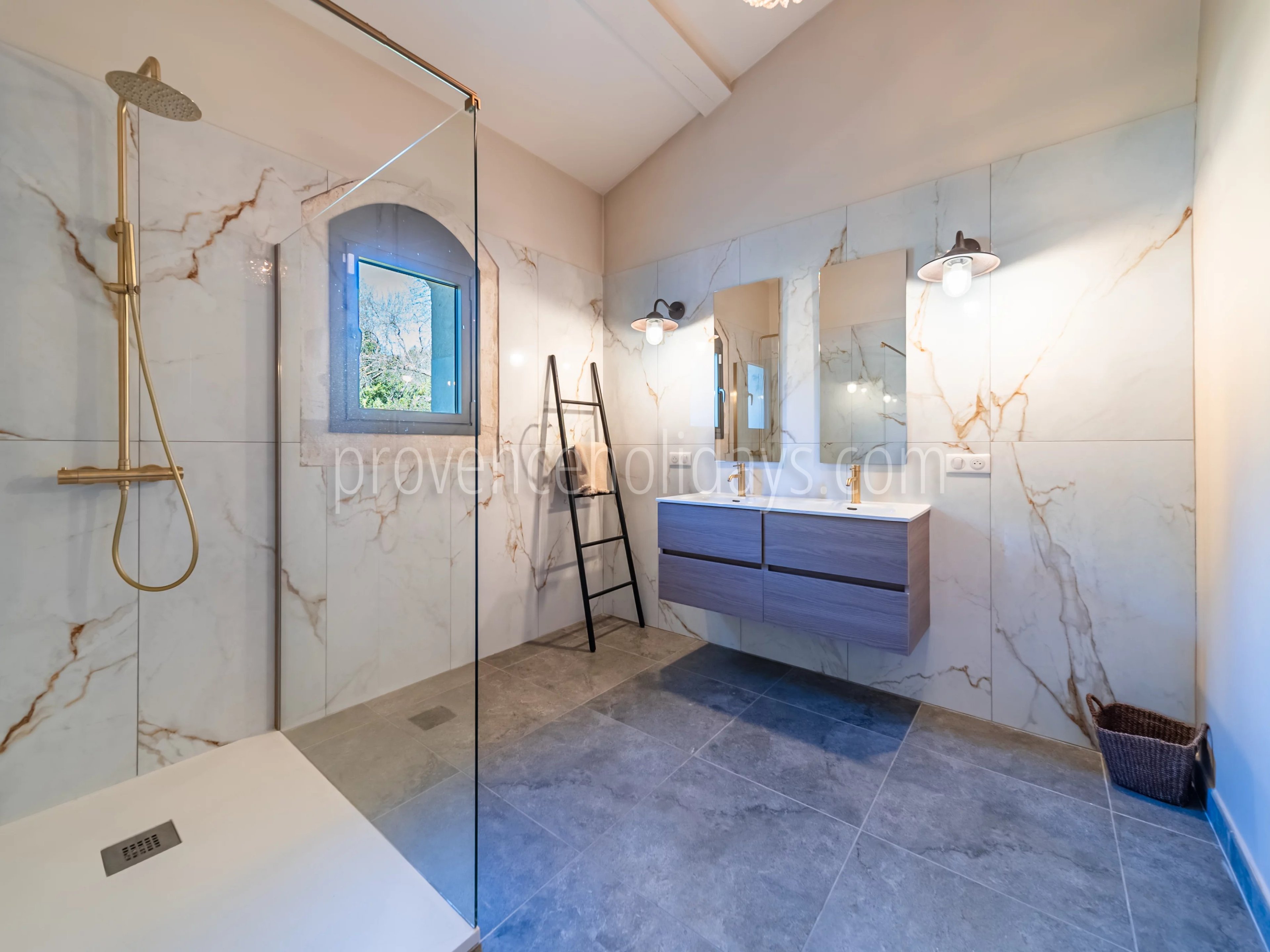 12 - Rustig huis in Les Baux-de-Provence: Villa: Bathroom
