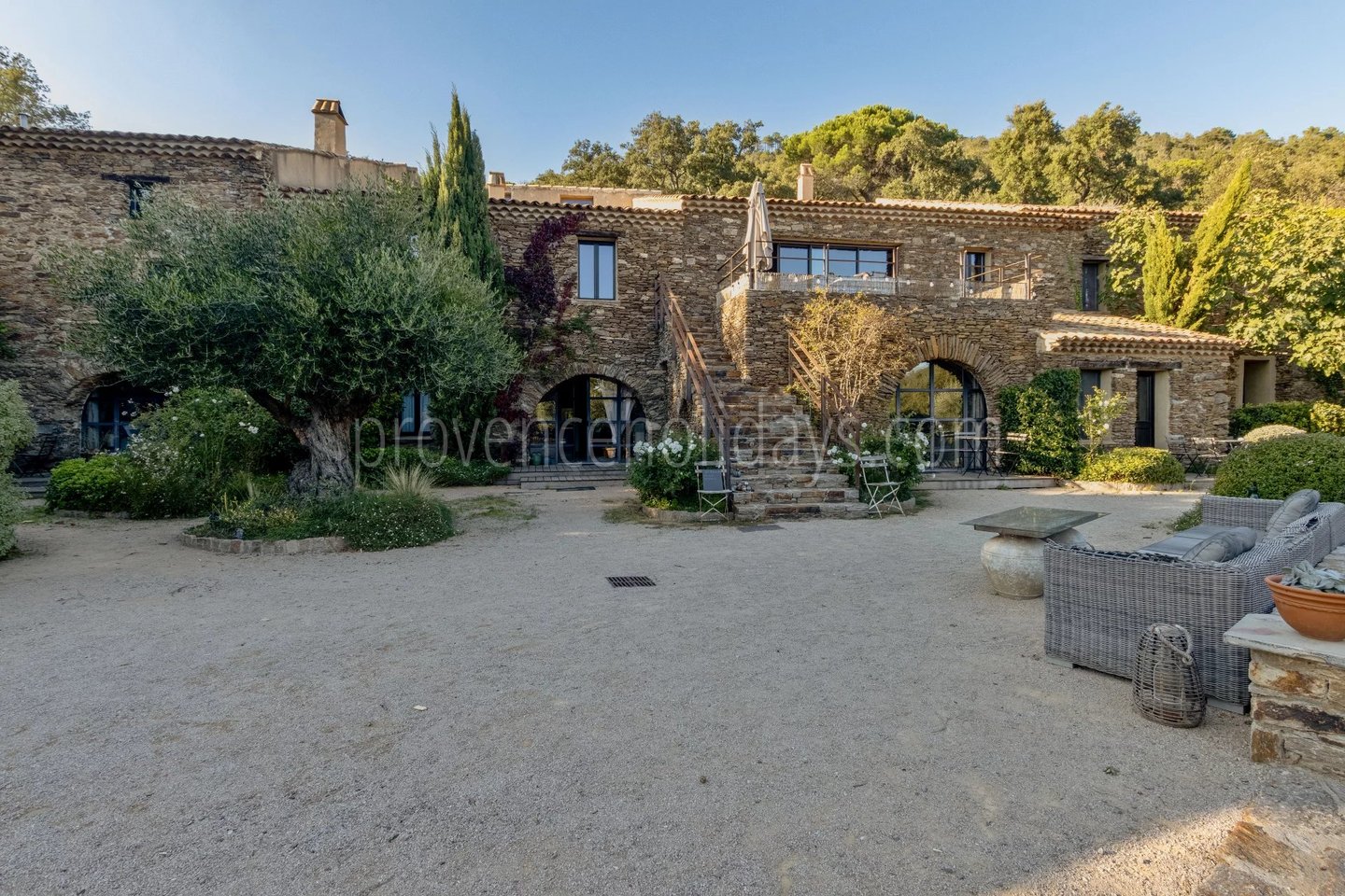 27 - Domaine en pierre à La Garde-Freinet: Villa: Exterior